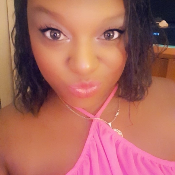 Profile Picture of Tianne Cook (@tec718) on Poshmark