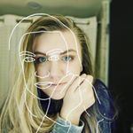 Profile Picture of Emma Lockhart (@stylin.cos.looks) on Instagram