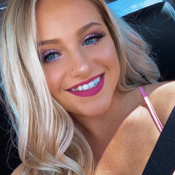 Profile Picture of Paige Staerkel (@paigestaerkel) on Poshmark