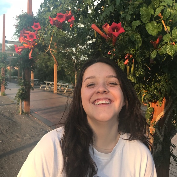 Profile Picture of Christine Spiers (@chris_spiers) on Poshmark