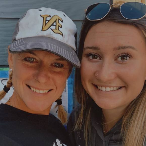 Jennifer Kasee - Poshmark Profile Picture of Jennifer Kasee (@jenniferkasee) on Poshmark