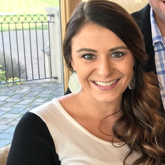 Profile Picture of Lisa Bellotto (@xlrb913) on Poshmark