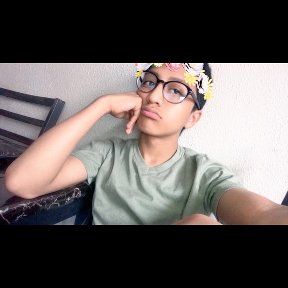 Profile Photo of Luis Meza (@luissss_) on Poshmark