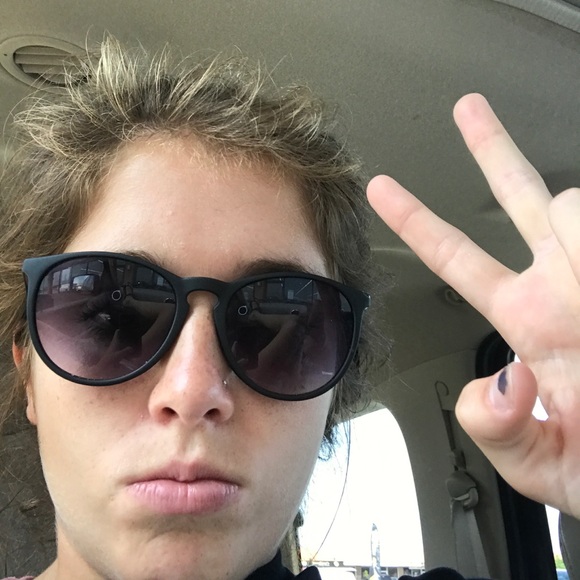 Profile Picture of Scarlet Westenhiser (@scarletwest) on Poshmark