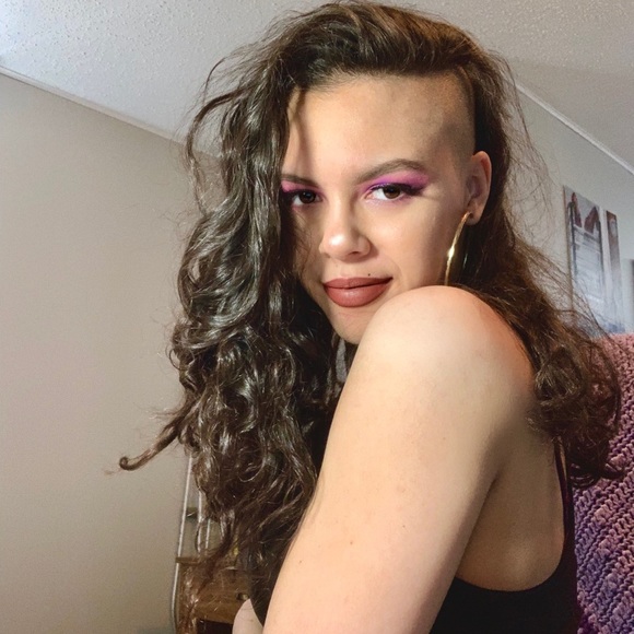 Naomi Wassell - Poshmark Profile Picture of Naomi Wassell (@naomiwassell) on Poshmark