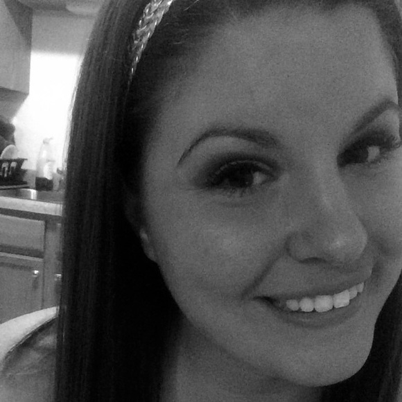 Alison Verba - Poshmark Profile Picture of Alison Verba (@axv100) on Poshmark