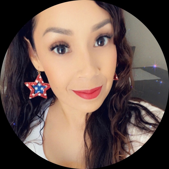Christine Lamas - Poshmark Profile Picture of Christine Lamas (@christine_lamas) on Poshmark