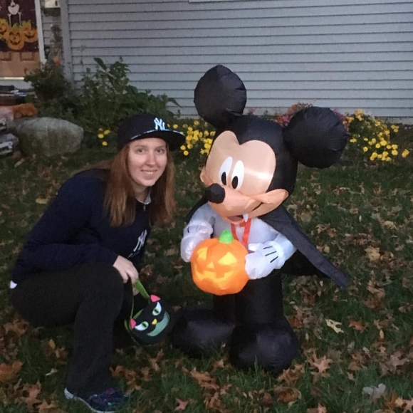 Profile Picture of Emma Lantry (@emma12592) on Poshmark