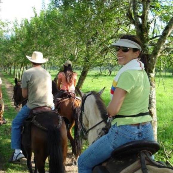 Profile Picture of Beatriz Gutierrez simonds (@begugenia) on Poshmark