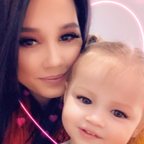 Profile Picture of Chelsi Coffman (@chelsimeshelle1) on Poshmark