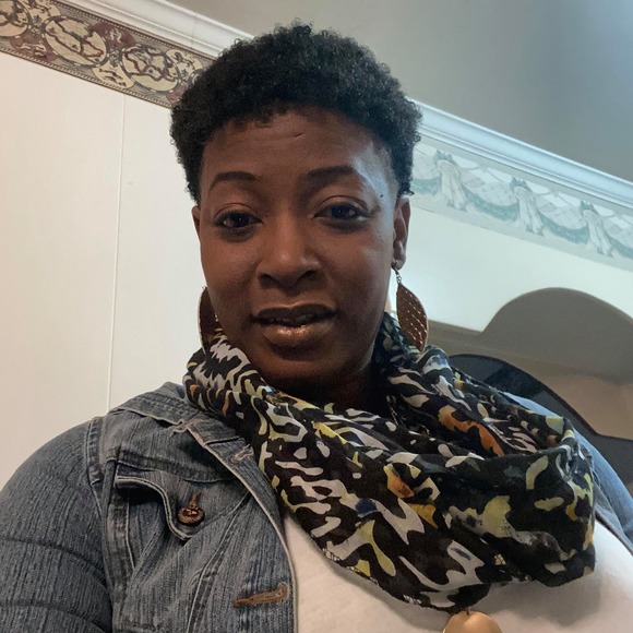 Profile Picture of Vanna Perrin (@vannaperrin) on Poshmark