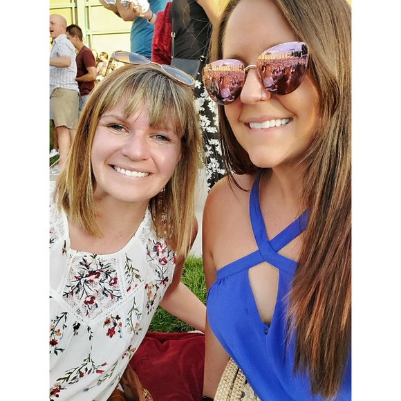 Profile Picture of Alyssa Sudermann (@leesa_suds) on Poshmark