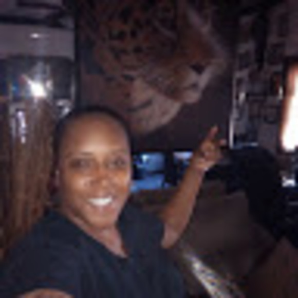 Profile Picture of Wanda Miles (@wandamiles206) on Poshmark