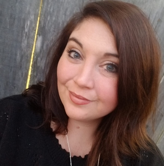 Profile Picture of Mindy Chaviers (@m_chaviers) on Poshmark