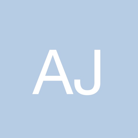 Profile Picture of Akshaya Joshi (@akshayajoshi577) on Poshmark