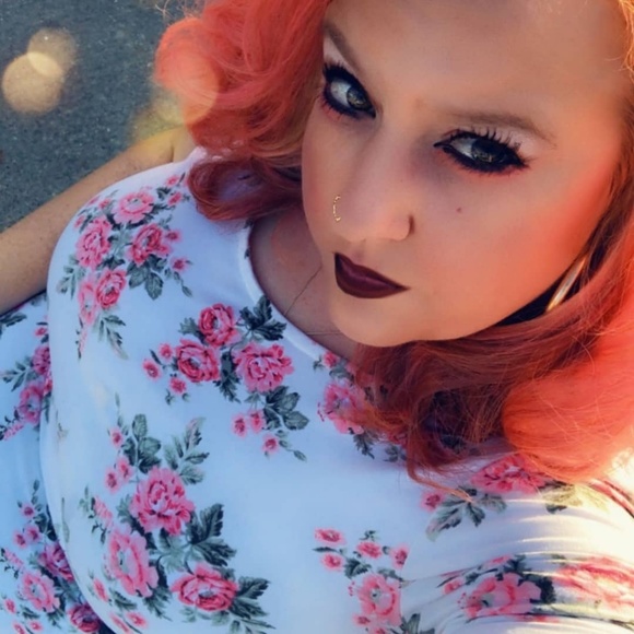 Profile Picture of Alexandra Iorio (@alexandraiorio) on Poshmark