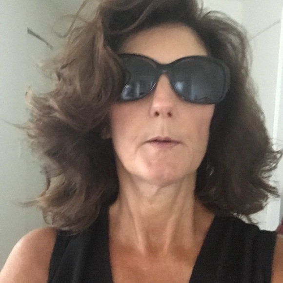 Profile Picture of Maureen Quirk (@queenmoejoe) on Poshmark