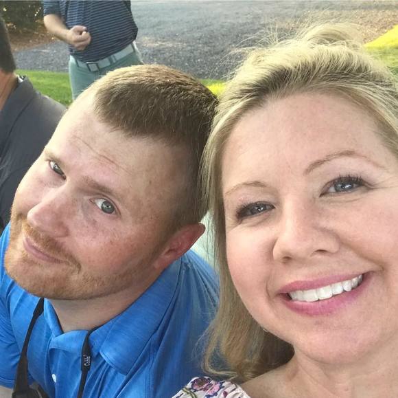 Profile Picture of Amandaandy Crouse (@hikicknheels) on Poshmark