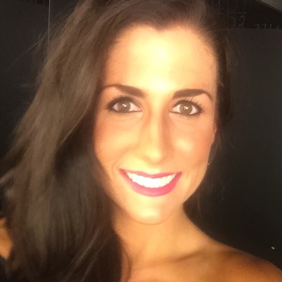 Profile Picture of Danielle Dickson (@djd222) on Poshmark