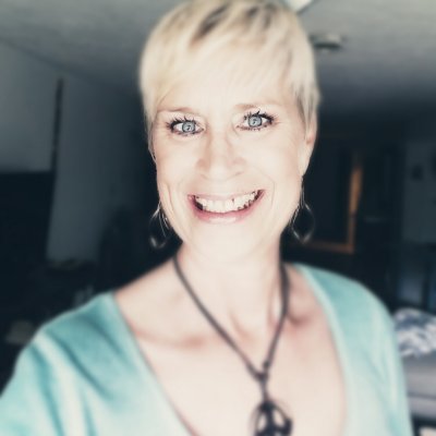 Profile Picture of Kim Hillman (@mizhuck) on Twitter