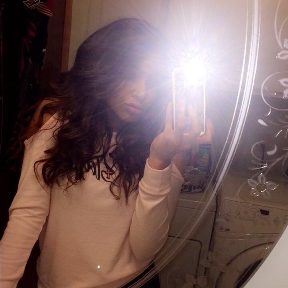 Profile Picture of Amaya Kender (@amayakender) on Poshmark