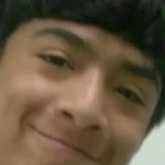 Profile Picture of Daniel Palos (@daniel123palos) on Poshmark