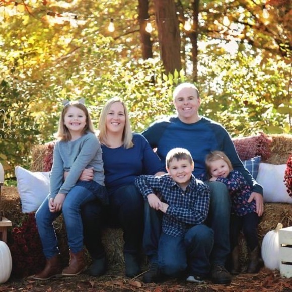 Profile Picture of Shana Vandenboss (@svandenboss) on Poshmark