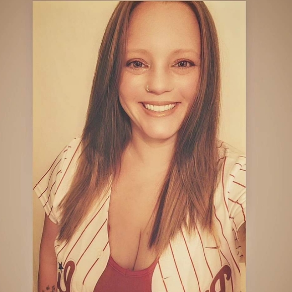 Profile Picture of Ambre Cerna (@acrossland92) on Poshmark