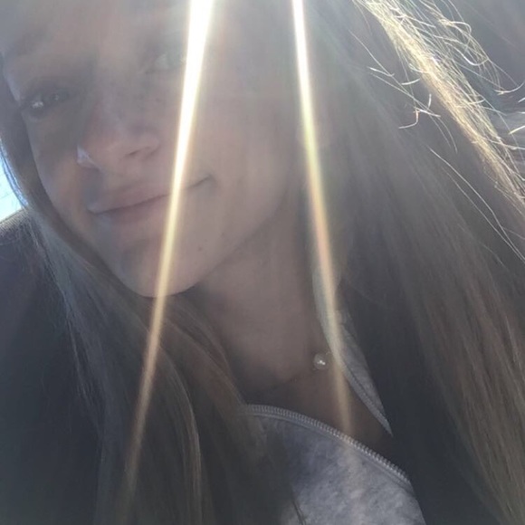 Profile Picture of Sarah Goss (@sarahgoss3) on Poshmark
