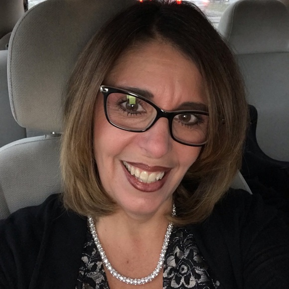 Profile Picture of Sherry Capone (@zablcar) on Poshmark