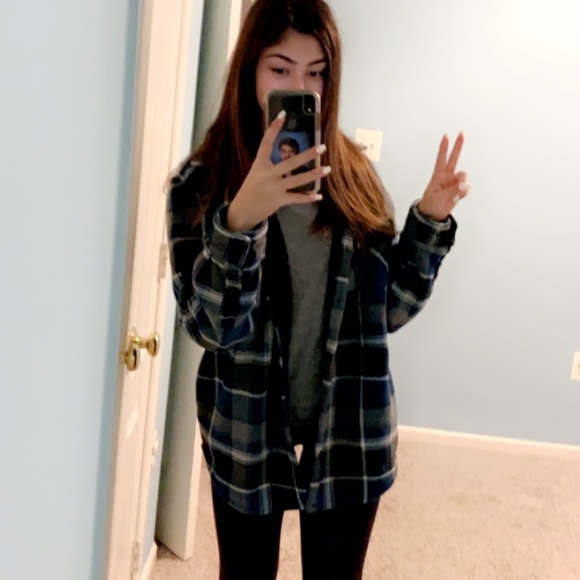 Profile Picture of Pia Beaini (@piabexinii) on Poshmark