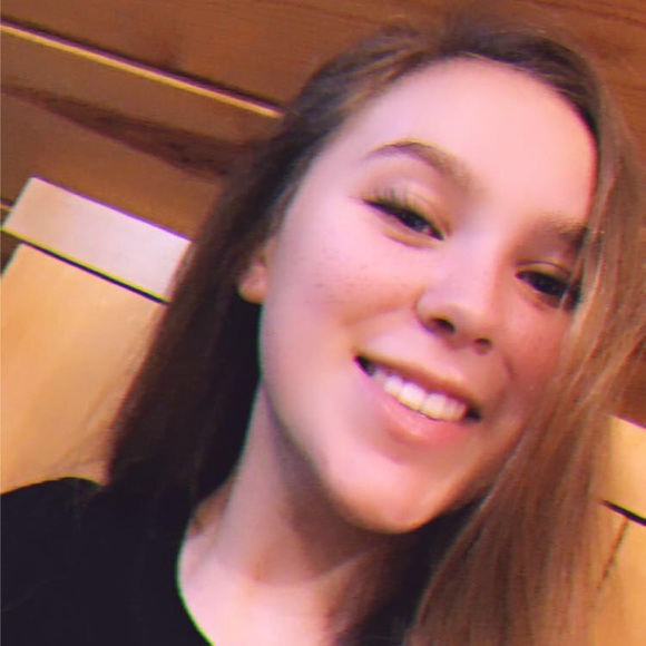 Profile Picture of Sydney Shavor (@sshavor13) on Poshmark