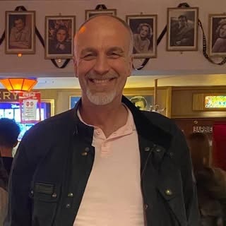 Profile Picture of Derek Hewitson (@derekhewitson) on Instagram