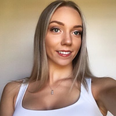 Profile Photo of Laura Grace (@lauraArmss) on Twitter