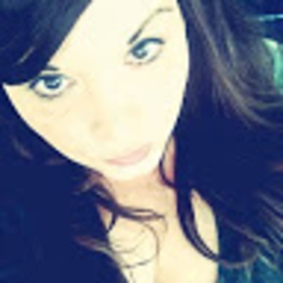 Profile Picture of Heather Shaffer (@heathershaffer7) on Poshmark