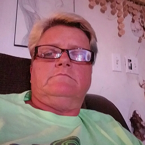Profile Picture of Melanie Graninger (@bobomelbo) on Poshmark