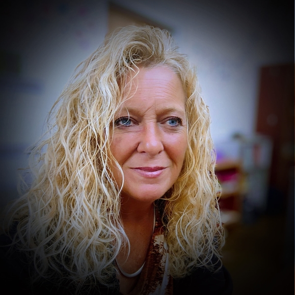 Profile Picture of Jennifer Bayliss (@unstoppable18) on Poshmark