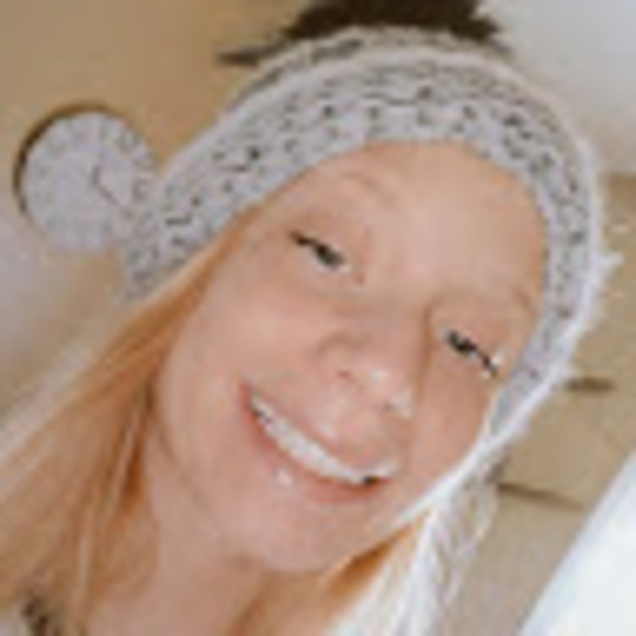Profile Picture of Jasmine Abrams (@jasmine_abrams) on Poshmark