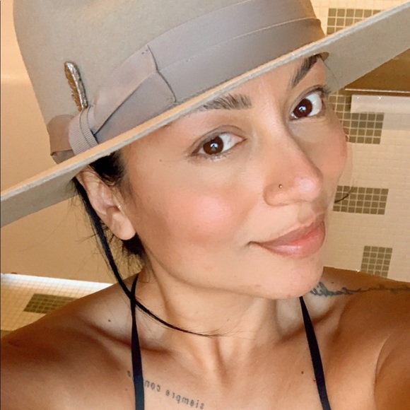 Profile Picture of Karla Lumsden (@klamb82) on Poshmark