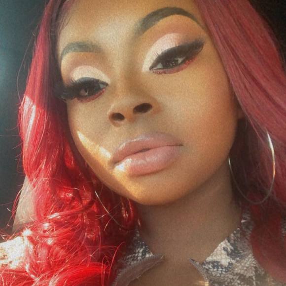 Profile Picture of Lashia Tolliver (@lashia11) on Poshmark