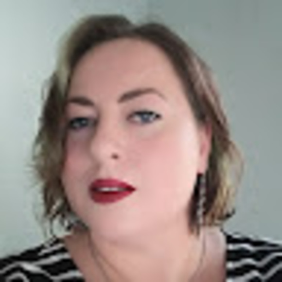 Profile Picture of Deanna Vestal (@deannavestal) on Poshmark