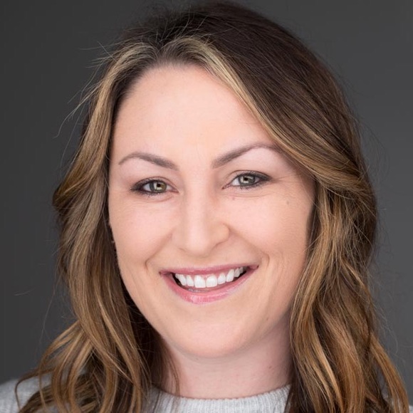 Profile Picture of Amanda Deely (@realdeels) on Poshmark