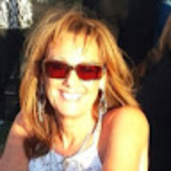 Profile Picture of Carrie Foster (@cafoster1007) on Poshmark