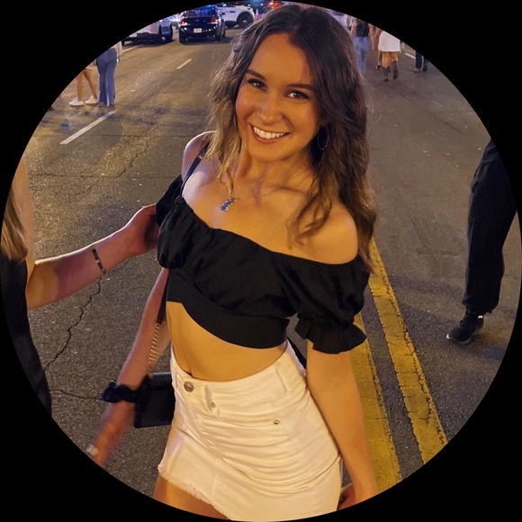 Bailey Longoni - Poshmark Profile Picture of Bailey Longoni (@baileysl) on Poshmark