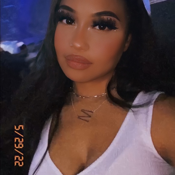 Profile Picture of Brianna Milton (@briannajocelyn) on Poshmark