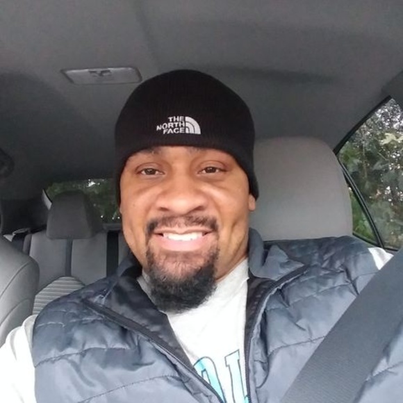 Profile Picture of Steven Callaway (@stevencallaway) on Poshmark