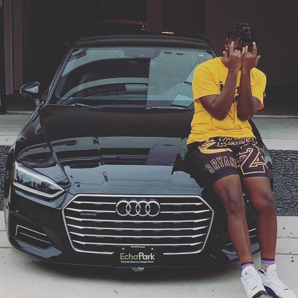 Michael Bryant - Poshmark Profile Picture of Michael Bryant (@kxngmb) on Poshmark