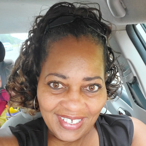 Profile Picture of Jan Andrews (@janjandrews) on Poshmark