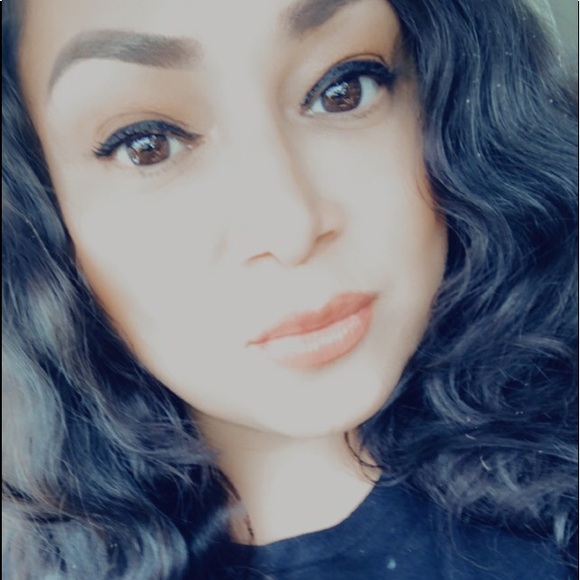 Profile Picture of Christine Luera (@cluera09) on Poshmark