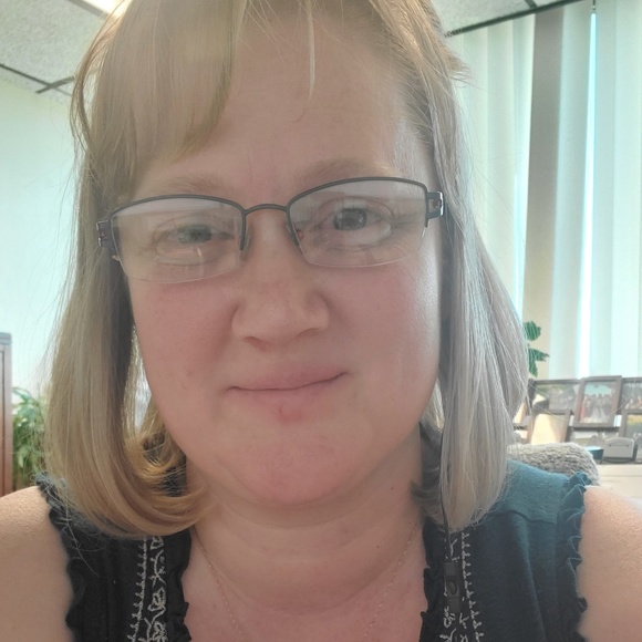Profile Picture of Jennifer Hepp (@jlynnhepp) on Poshmark